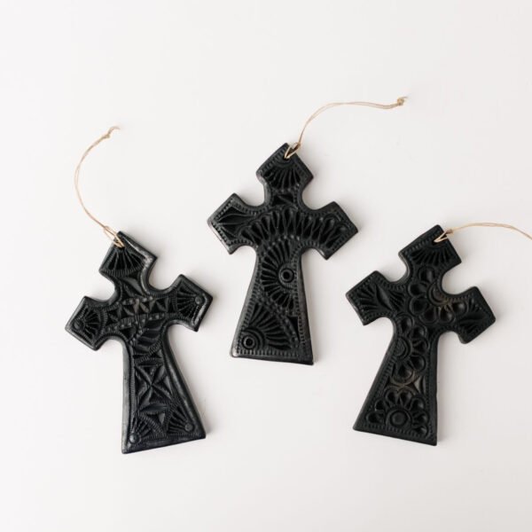 Barro Negro Small Cross